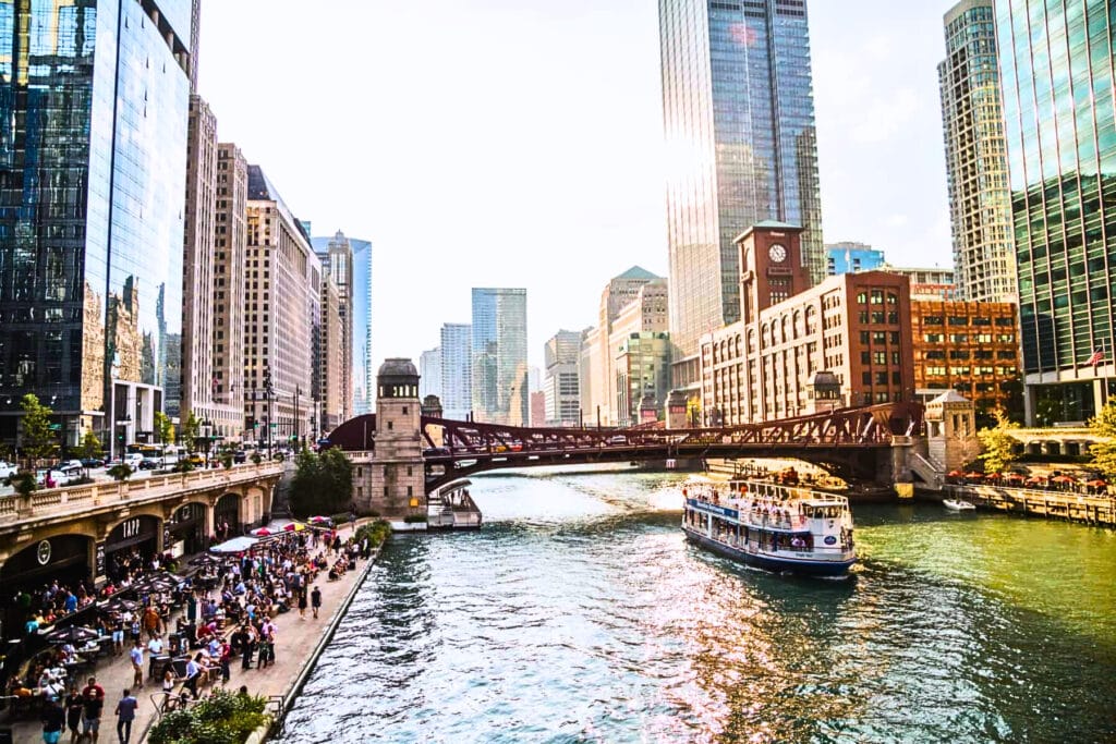 Boat Tours at Downtown Chicago